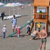 Пляжи Судака готовят к лету и оборудуют детскими площадками