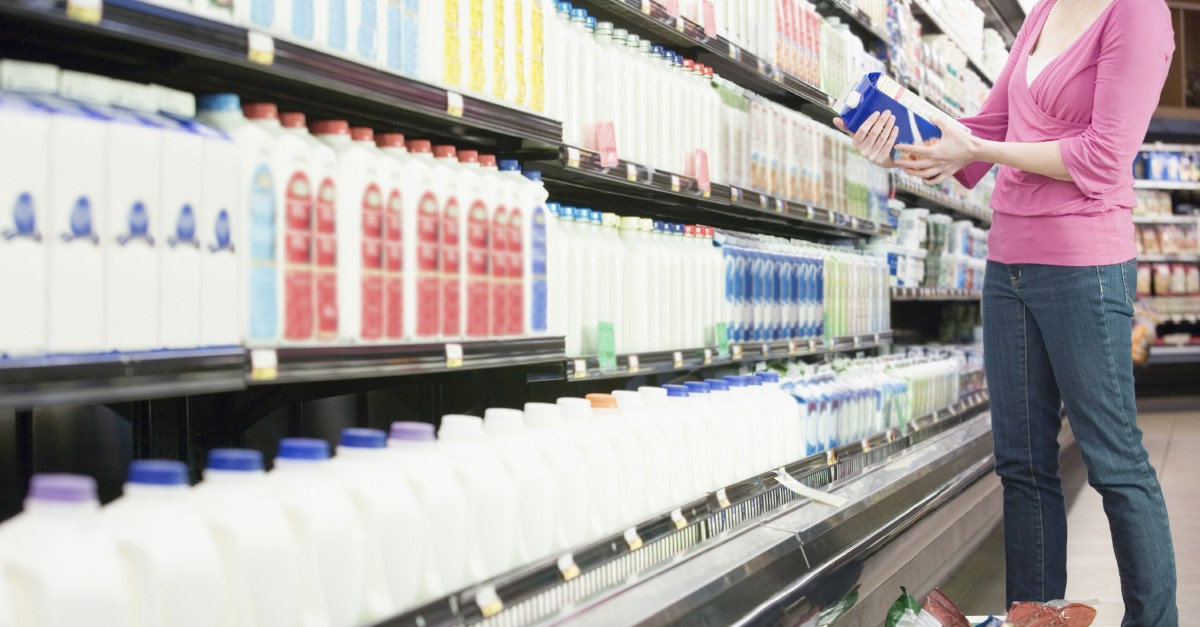 Роспотребнадзор нашел нарушения продажи молока в половине проверенных объектов