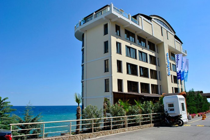 Вместо сноса - аренда в 1000 раз дороже: в Крыму нашли способ борьбы с гостиницами-нарушителями