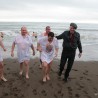 Судакчане на Крещение окунулись в море, несмотря на шторм 86