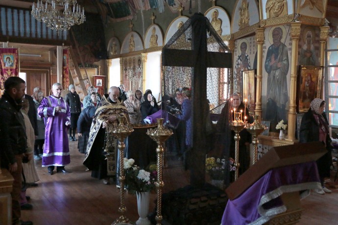 В Свято-Покровском храме в Судаке прошла панихида по жертвам пожара в Кемерово