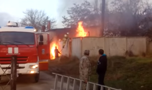 Возле школы в Дачном произошел пожар
