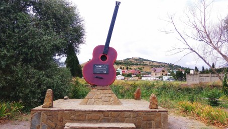 "Гитара" - памятник группе "Кино"