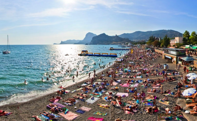 «Крым 24»: Пляжи Судака завоёвывают всё большую популярность среди отдыхающих в Крыму