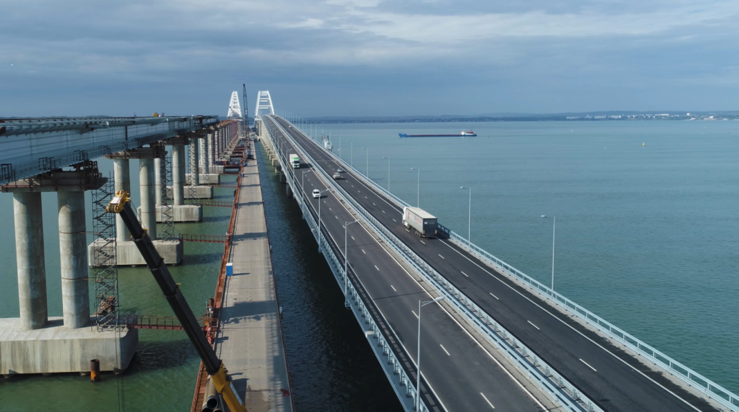 Первые поезда по Крымскому мосту пойдут в августе 2019 года