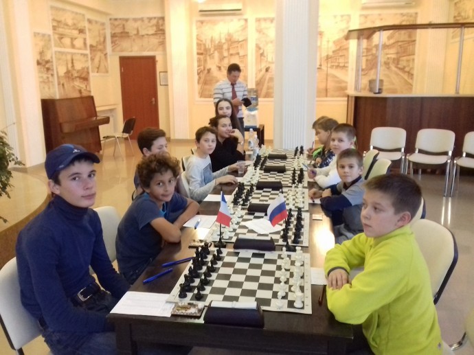 Шахматисты из Судака приняли участие в «матче дружбы» с французами