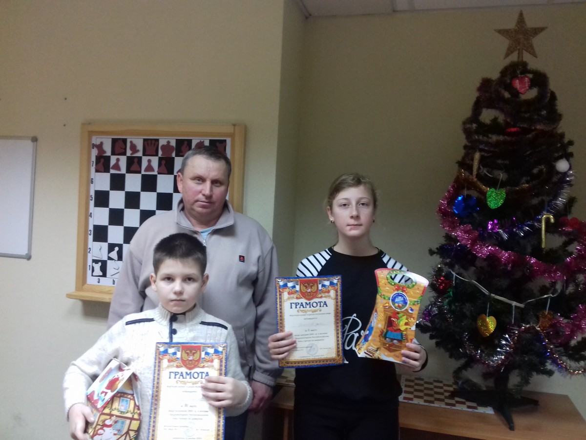 Шахматисты из Судака успешно выступили на предновогоднем турнире в Симферополе