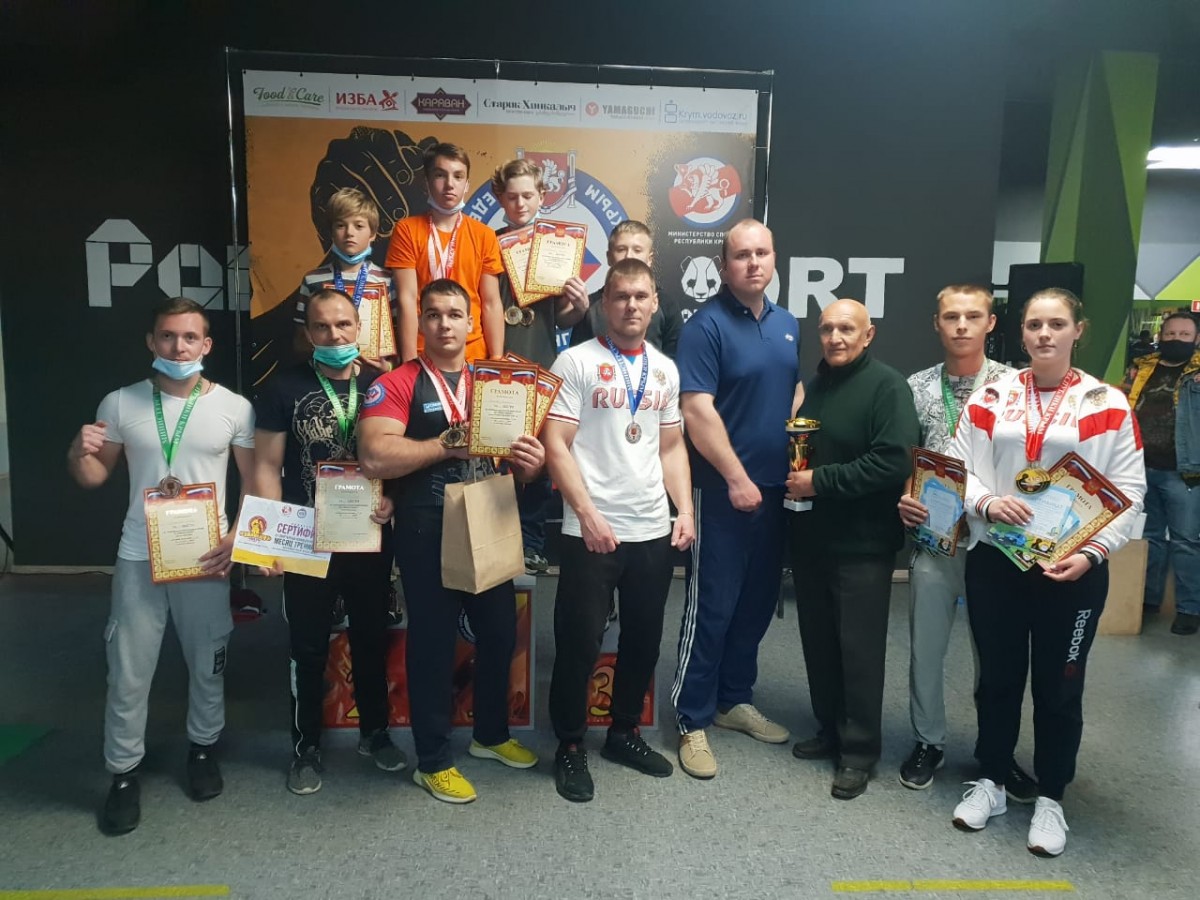 Судакчане завоевали 23 медали на соревнованиях по армрестлингу в Симферополе