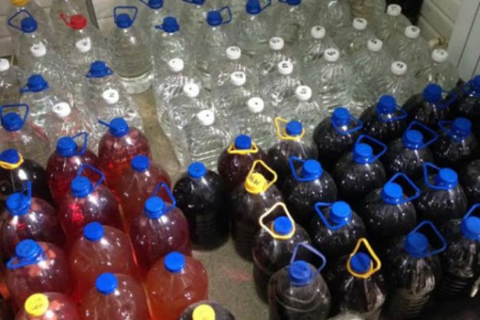 Полиция изъяла в Судаке из незаконного оборота 350 литров вина