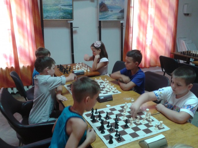 Юные шахматисты из Судака успешно выступили на фестивале "Феодосийский залив" 3