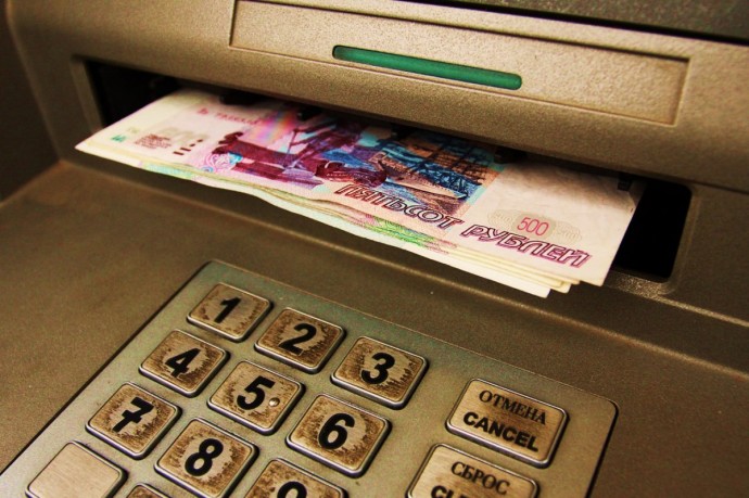 Судакчанин забрал в банкомате забытые кем-то деньги и может сесть в тюрьму