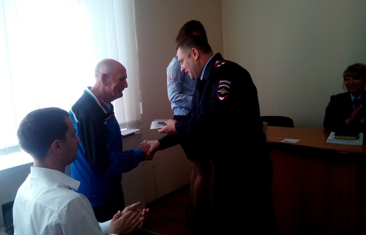 Ветеранов уголовного розыска Судака поздравили со 100-летием подразделения