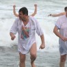 Судакчане на Крещение окунулись в море, несмотря на шторм 84