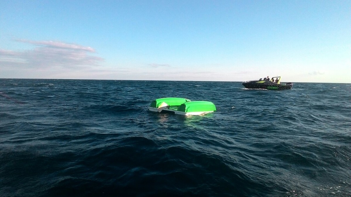 В Судаке спасли 12 человек, которых унесло в море на катамаранах