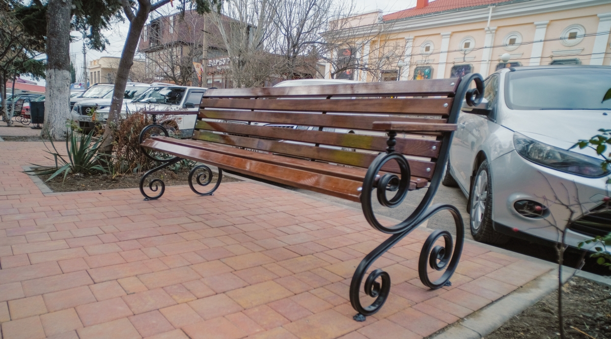 В Судаке на улице Ленина установят 37 скамеек
