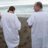 Судакчане на Крещение окунулись в море, несмотря на шторм 74