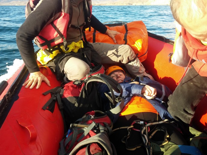 Москвичку с травмой ноги с Меганома пришлось спасать морем