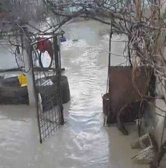 В Судаке дождь снова подтопил несколько домов - последствия устраняют