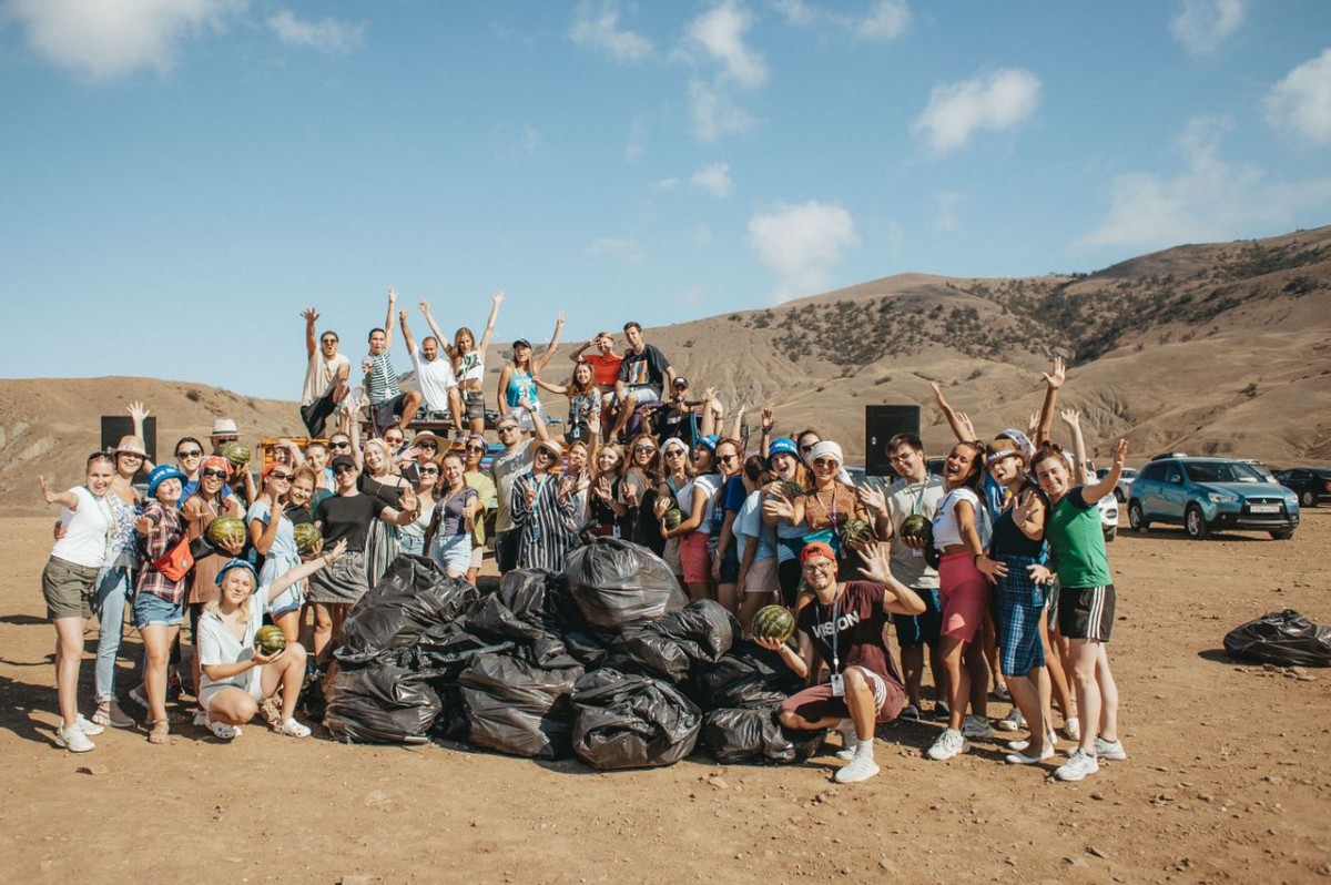 Под Меганомом собрали больше 30 мешков мусора