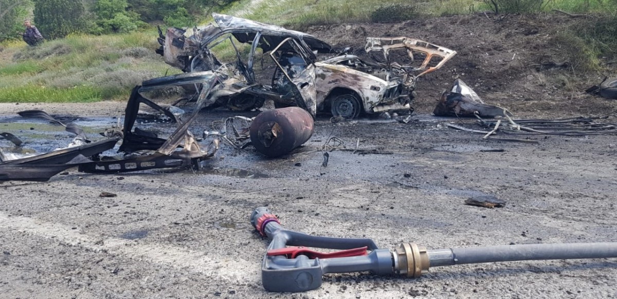 На въезде в Судак в автомобиле взорвались газовые баллоны (видео)