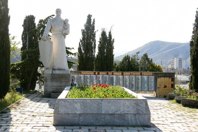 В Судаке в День Неизвестного Солдата состоится возложение цветов к памятникам
