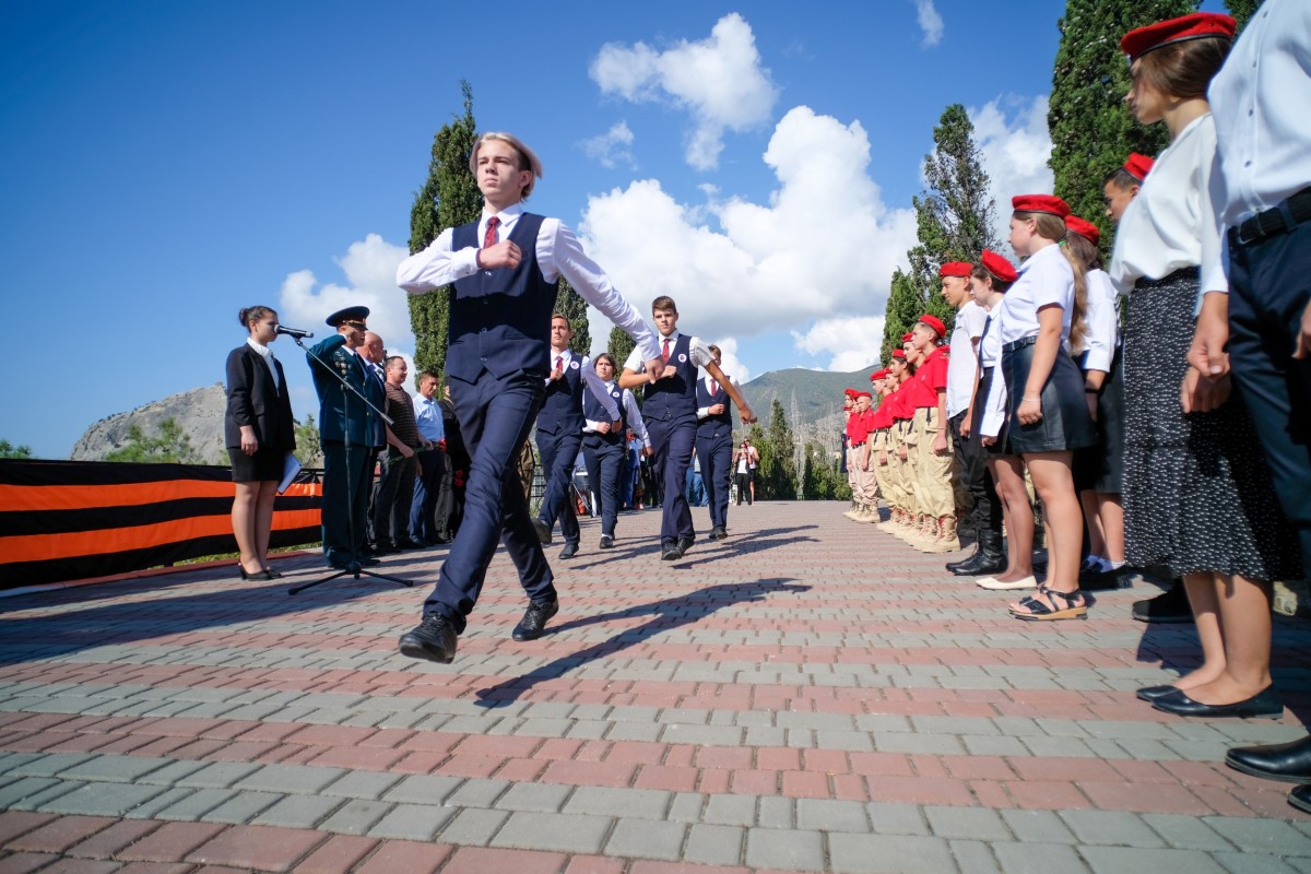 В Судаке торжественно открыли Почетный караул Вахты памяти поколений «Пост №1»