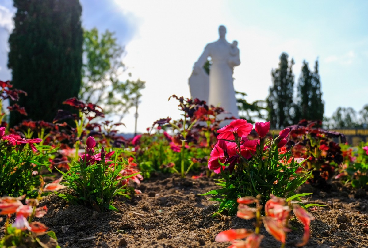 День памяти и скорби: в Судаке возложили цветы к мемориалу на Холме Славы