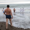 Судакчане на Крещение окунулись в море, несмотря на шторм 76