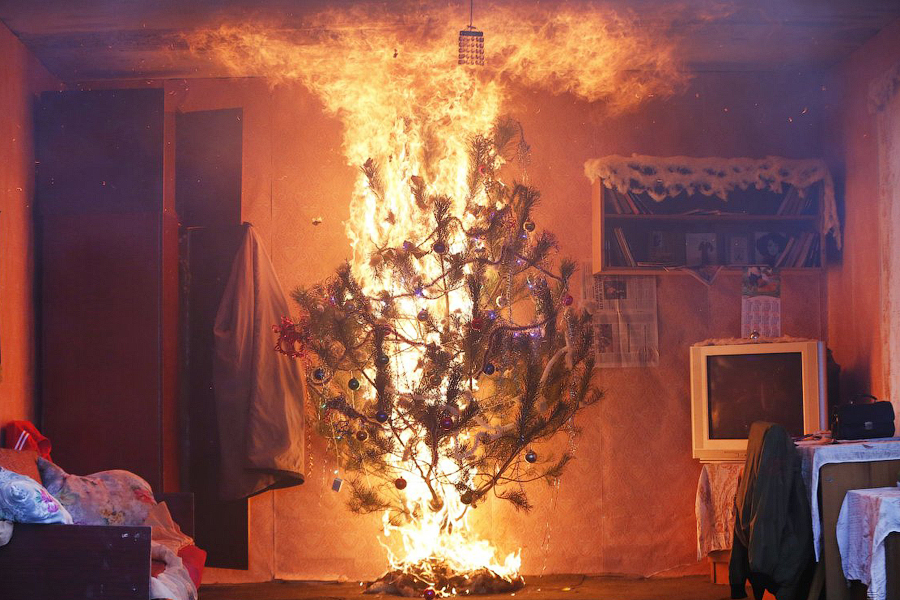 МЧС напоминает о мерах пожарной безопасности в новогодние праздники