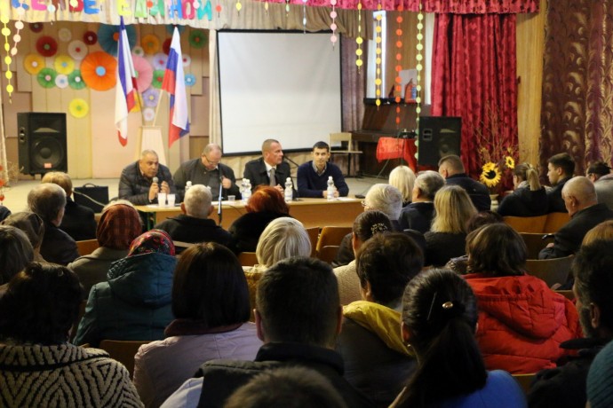 В Судаке началась серия встреч руководства округа с жителями в формате дискуссионной площадки