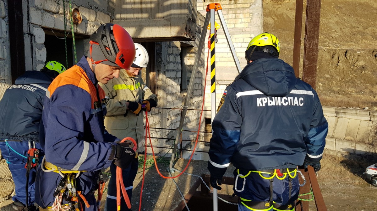 Судакские спасатели провели тренировку по извлечению пострадавших из-под завалов