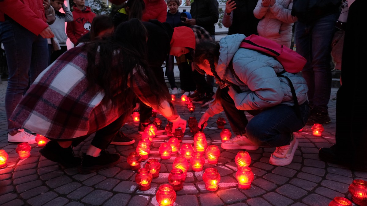 В Судаке зажгли свечи в память о жертвах депортации из Крыма