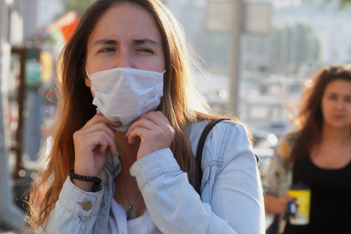В Крыму разъяснили, когда нужно носить маску на улице