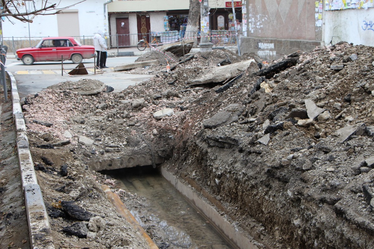 Администрация города обещает наказывать за оставленные после ремонта ямы