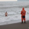 Судакчане на Крещение окунулись в море, несмотря на шторм 67