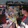 На улицах Судака дарили женщинам цветы 14