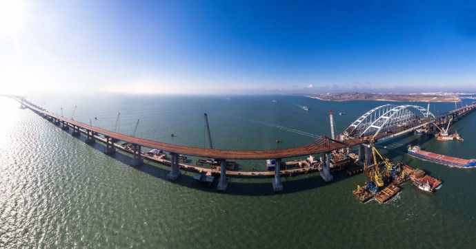 Крымский мост откроют в мае. Но не для всех