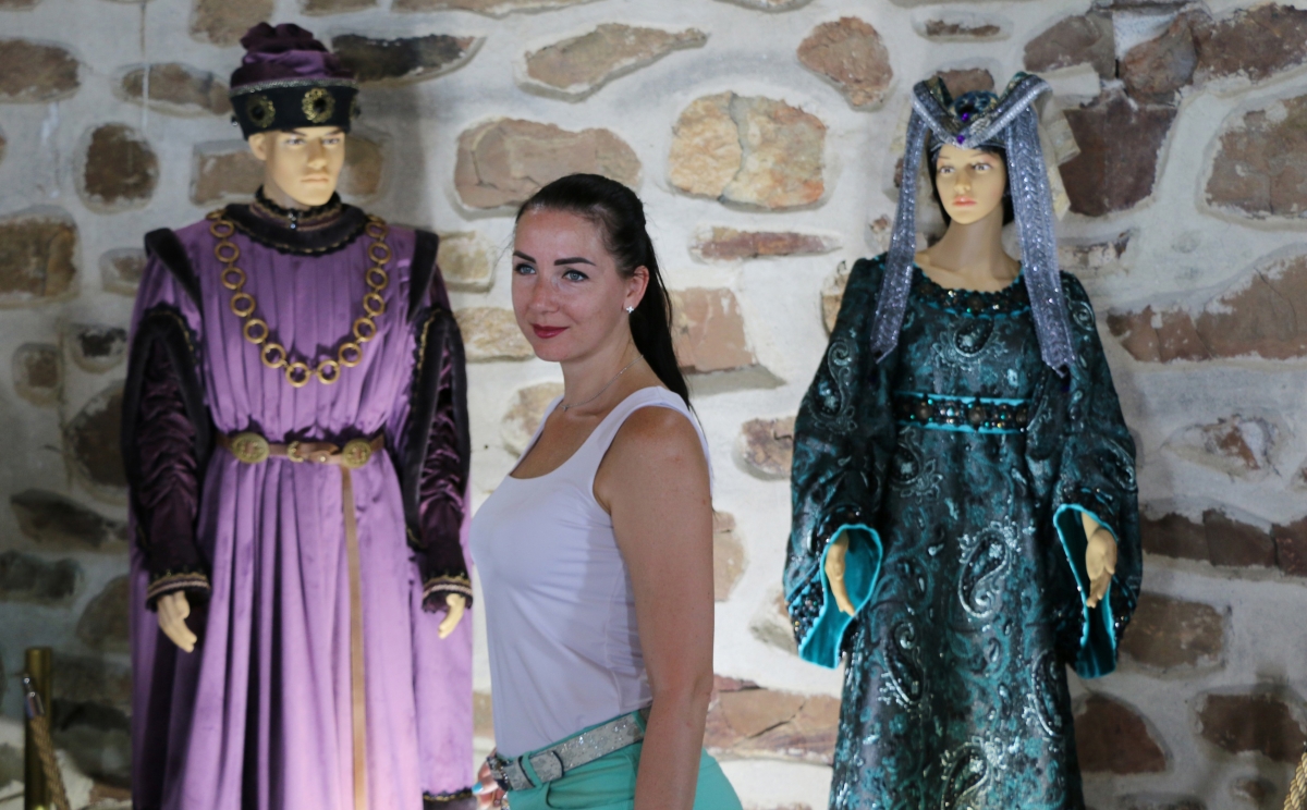 В Судакской крепости открылась выставка «Мода средневековой Солдайи»