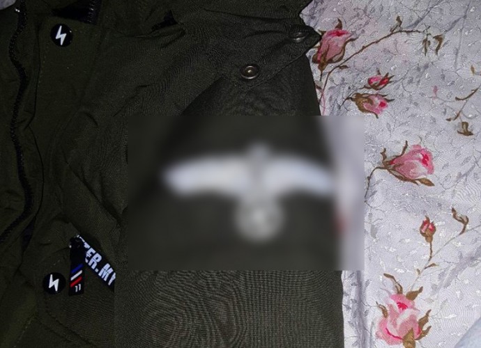 В одном из магазинов Судака продали детскую куртку с фашистской символикой