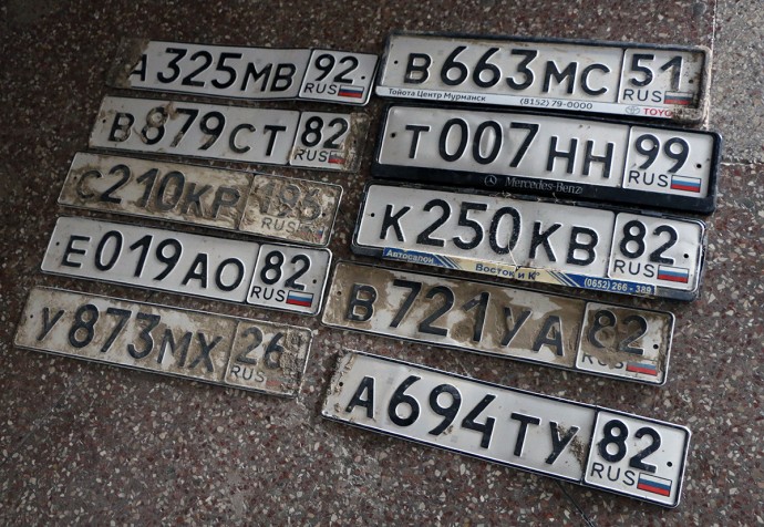 Помогите найти владельцев: 10 автомобильных номеров, найденных после ливня в Судаке