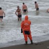 Судакчане на Крещение окунулись в море, несмотря на шторм 127