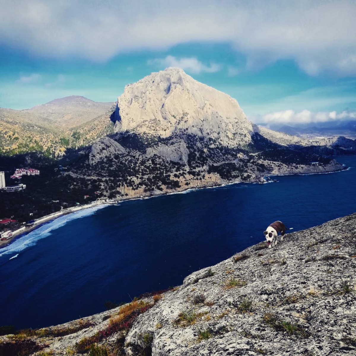 Вид на Сокол с вершины горы Орёл (фото Александры Рогожиной)